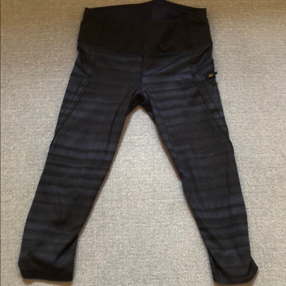 Lululemon Capri  leggings - Picture 1 of 2